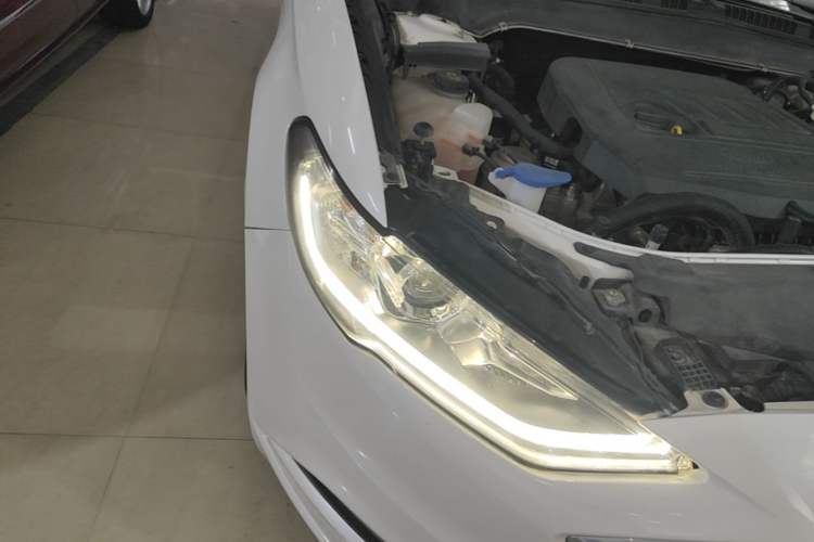 Used Ford Mondeo 2017 EcoBoost 180 Stylish Model Right Front Headlight