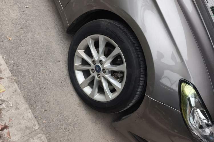 Used Ford Mondeo 2017 EcoBoost 180 Stylish Model Right Front Wheel Hub