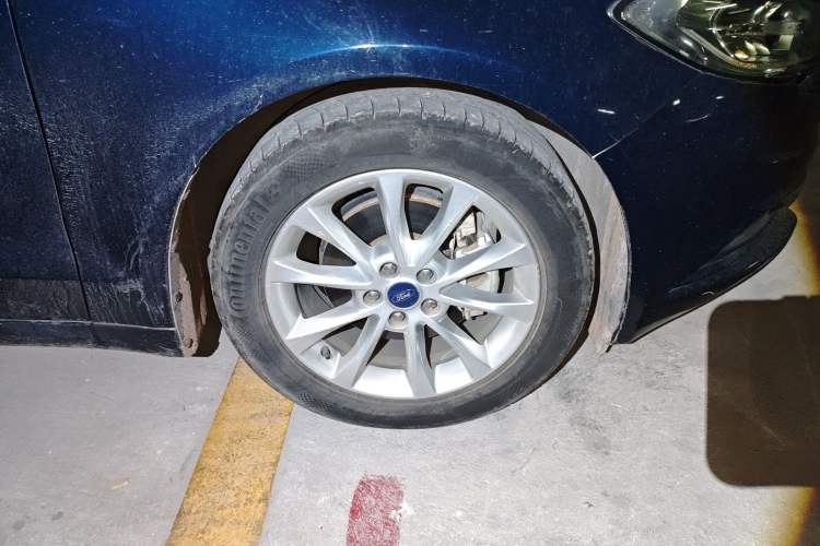 Used Ford Mondeo 2017 EcoBoost 180 Stylish Model Right Front Wheel Hub
