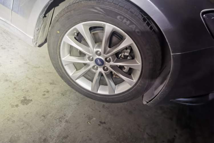 Used Ford Mondeo 2017 EcoBoost 180 Stylish Model Right Front Wheel Hub
