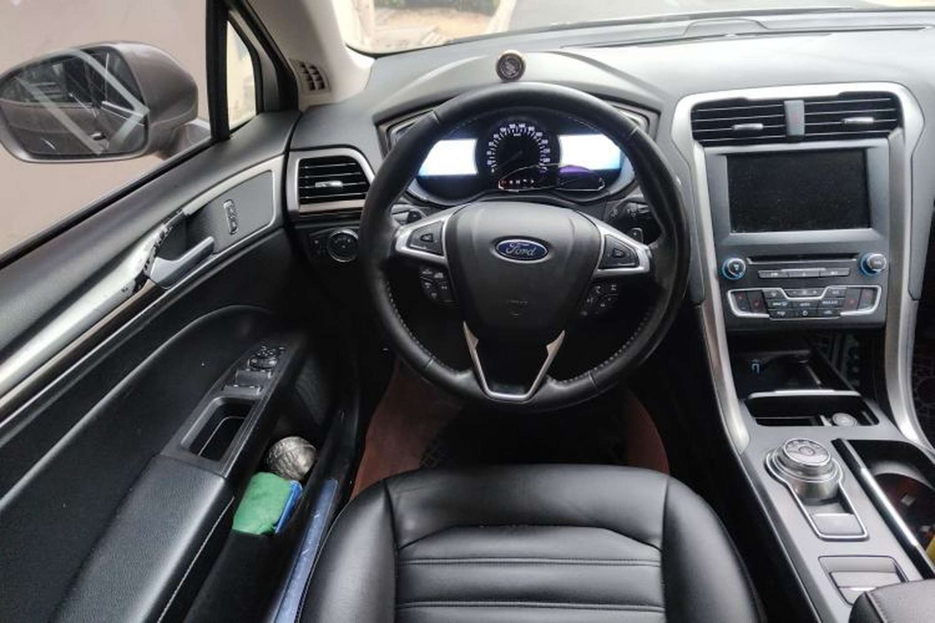 Used Ford Mondeo 2017 EcoBoost 180 Luxury Model Steering Wheel