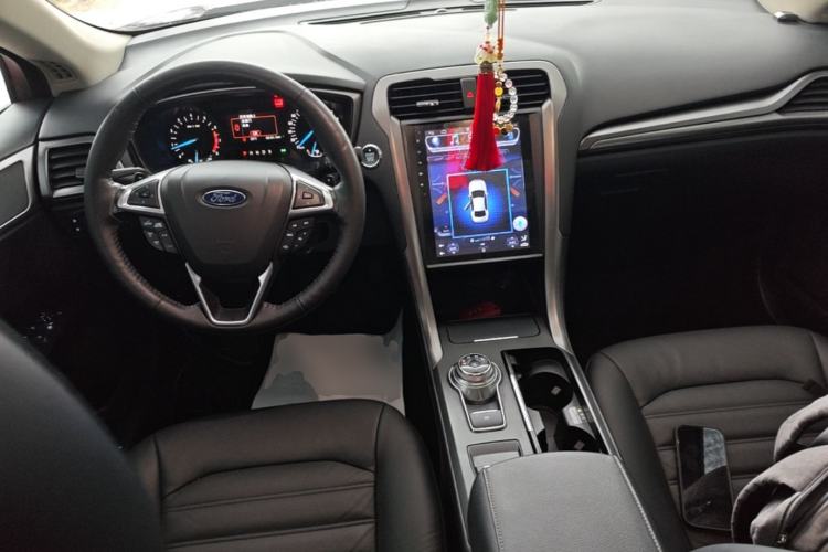 Used Ford Mondeo 2017 EcoBoost 180 Stylish Model Center Console