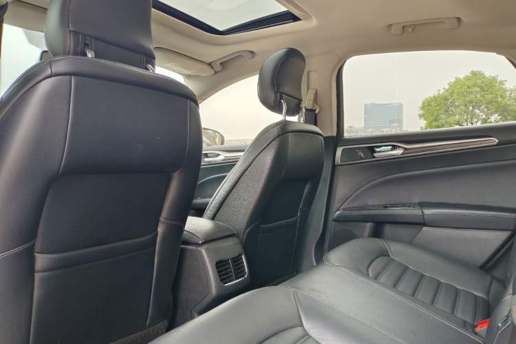 Used Ford Mondeo 2017 EcoBoost 200 Stylish Model Headliner