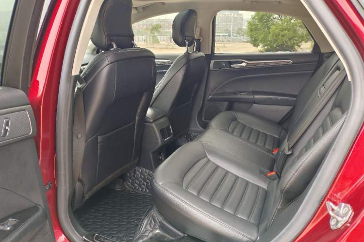 Used Ford Mondeo 2017 EcoBoost 200 Stylish Model Interior 10