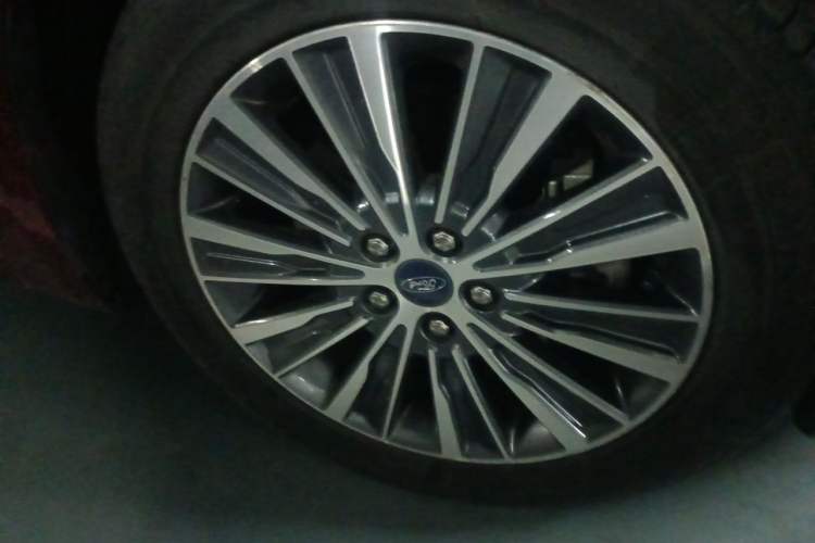 Used Ford Mondeo 2017 2.0L HEV ZhiZun Flagship Version Right Front Wheel Hub