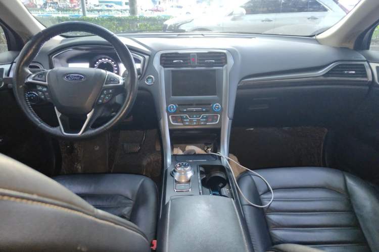 Used Ford Mondeo 2017 EcoBoost 180 Luxury Model Center Console