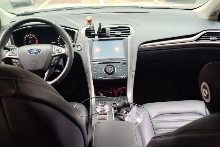 Used Ford Mondeo 2017 EcoBoost 180 Stylish Model Center Console