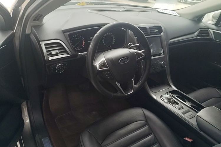 Used Ford Mondeo 2017 EcoBoost 180 Stylish Model Center Console