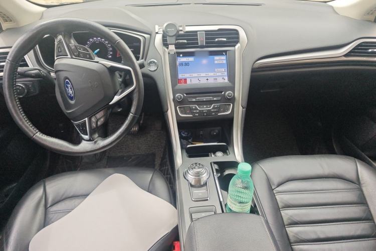 Used Ford Mondeo 2017 EcoBoost 180 Luxury Model Center Console