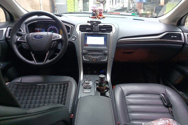 Used Ford Mondeo 2017 EcoBoost 200 Luxury Model Center Console