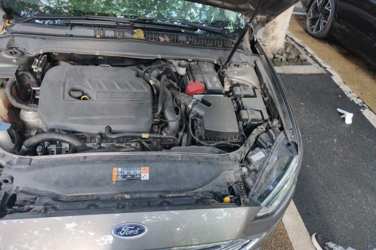 Used Ford Mondeo 2017 EcoBoost 180 Luxury Model Engine Bay Left