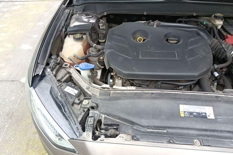 Used Ford Mondeo 2017 EcoBoost 200 Luxury Model Engine Bay Right