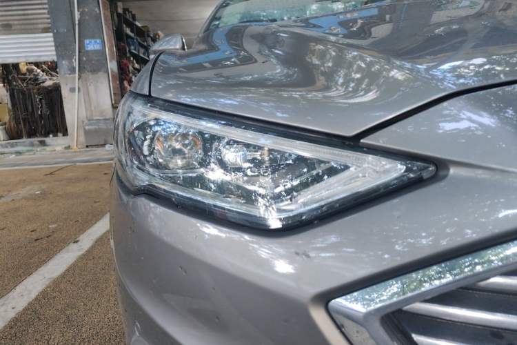 Used Ford Mondeo 2017 EcoBoost 180 Luxury Model Right Front Headlight