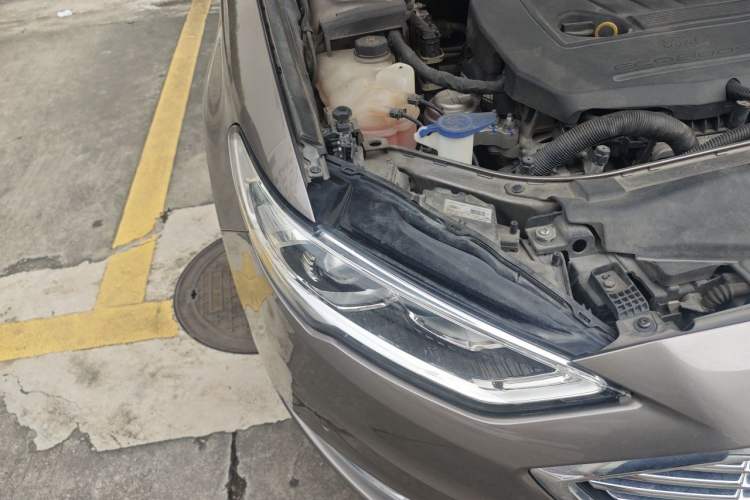 Used Ford Mondeo 2017 EcoBoost 180 Luxury Model Right Front Headlight