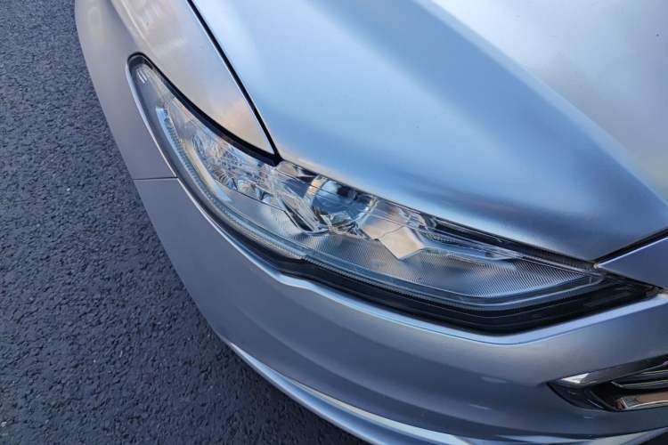 Used Ford Mondeo 2017 EcoBoost 180 Stylish Model Right Front Headlight