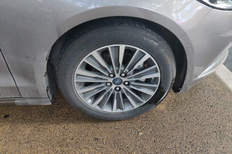 Used Ford Mondeo 2017 EcoBoost 180 Luxury Model Right Front Wheel Hub