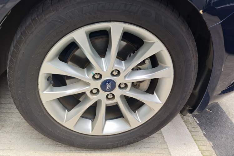 Used Ford Mondeo 2017 EcoBoost 180 Stylish Model Right Front Wheel Hub