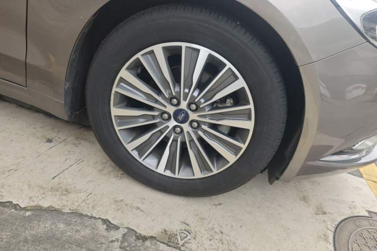 Used Ford Mondeo 2017 EcoBoost 180 Luxury Model Right Front Wheel Hub