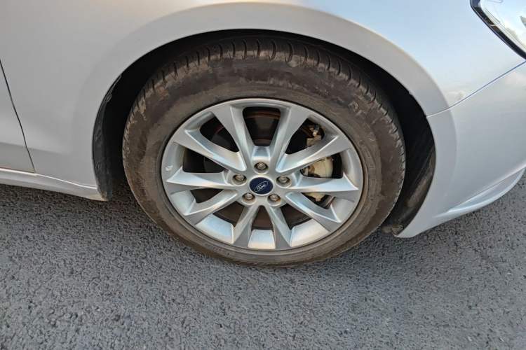 Used Ford Mondeo 2017 EcoBoost 180 Stylish Model Right Front Wheel Hub