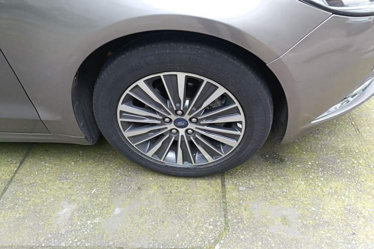 Used Ford Mondeo 2017 EcoBoost 200 Luxury Model Right Front Wheel Hub