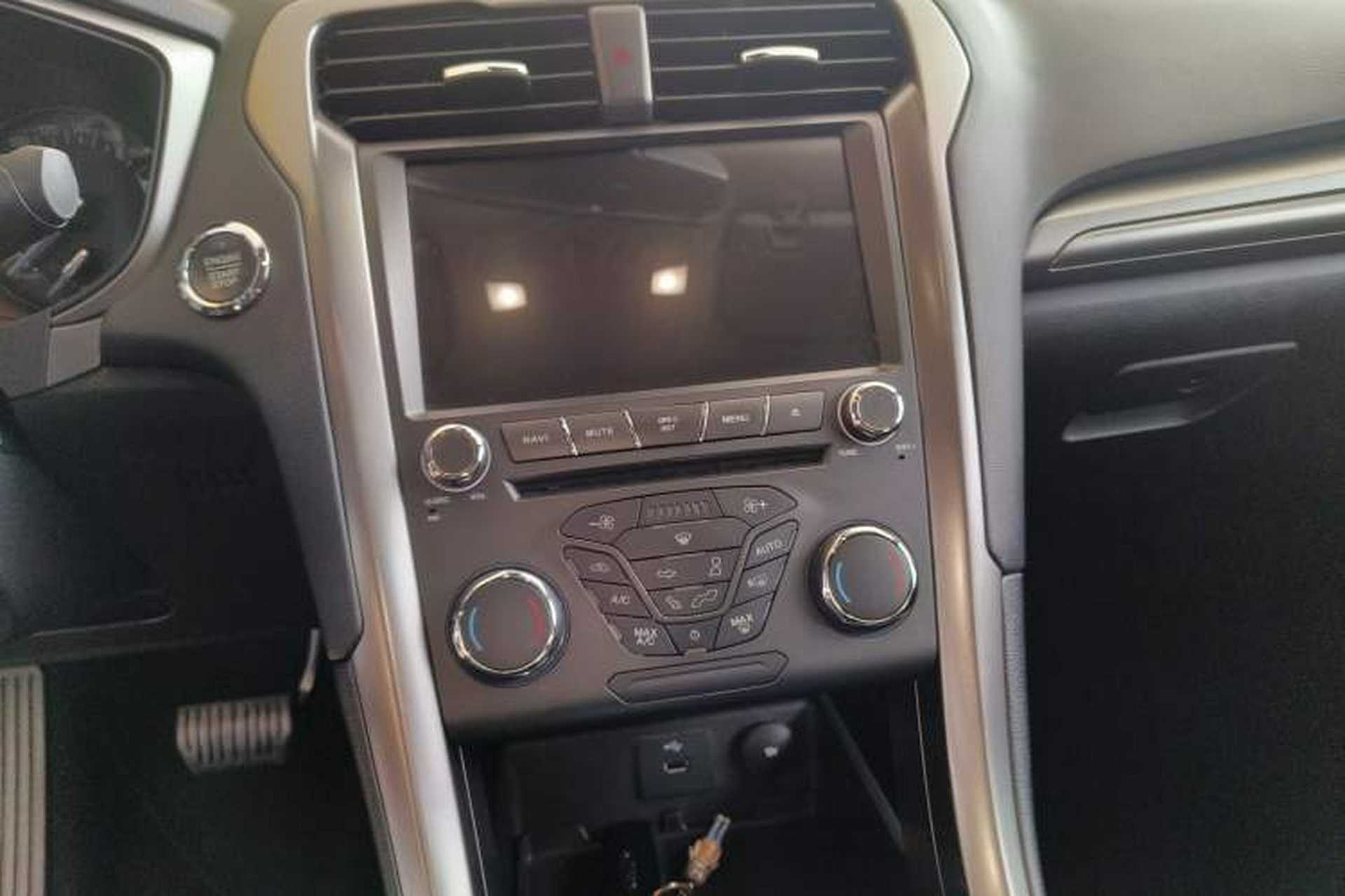 Used Ford Mondeo 2017 EcoBoost 180 Stylish Model Audio And AC Panel