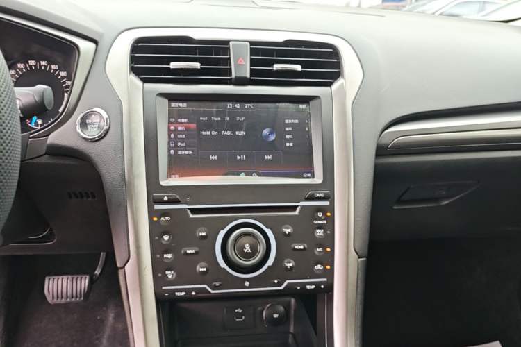 Used Ford Mondeo 2017 EcoBoost 180 Stylish Model Audio And AC Panel