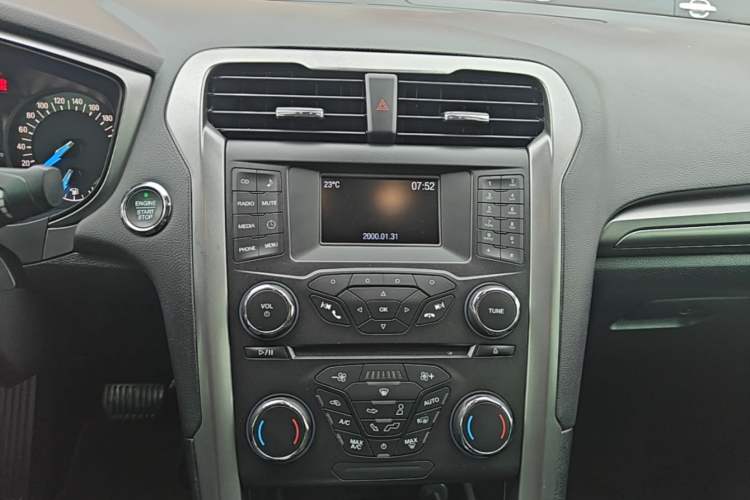 Used Ford Mondeo 2017 EcoBoost 180 Stylish Model Audio And AC Panel