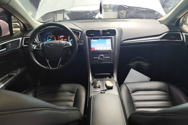Used Ford Mondeo 2017 EcoBoost 180 Stylish Model Center Console