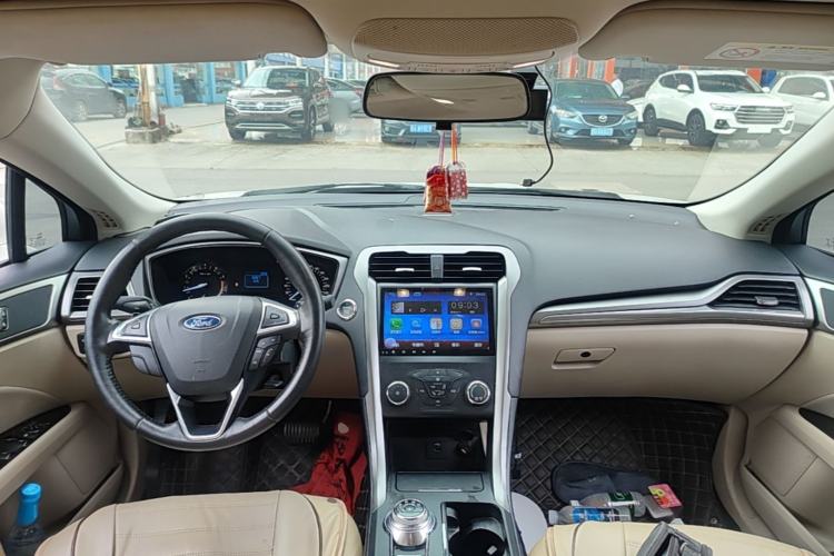 Used Ford Mondeo 2017 EcoBoost 180 Comfort Model Center Console