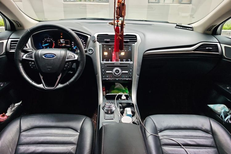 Used Ford Mondeo 2017 EcoBoost 180 Stylish Model Center Console