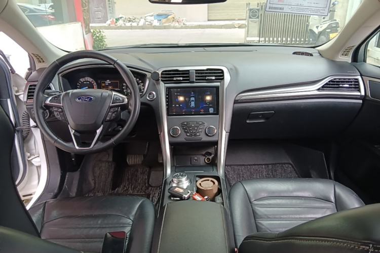 Used Ford Mondeo 2017 EcoBoost 180 Stylish Model Center Console