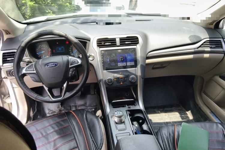 Used Ford Mondeo 2017 EcoBoost 180 Comfort Model Center Console