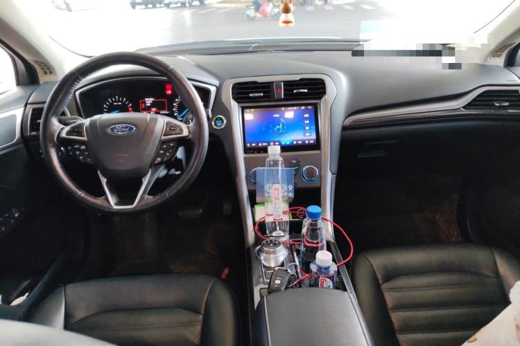 Used Ford Mondeo 2017 EcoBoost 180 Stylish Model Center Console