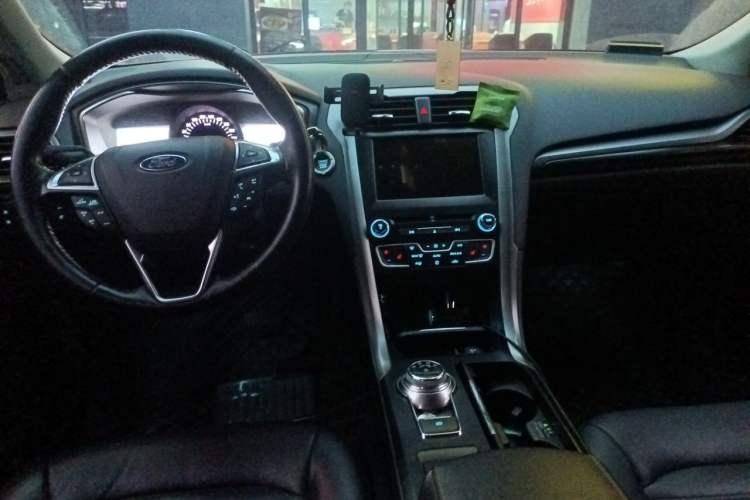Used Ford Mondeo 2017 Restyled EcoBoost 180 Luxury Version Center Console