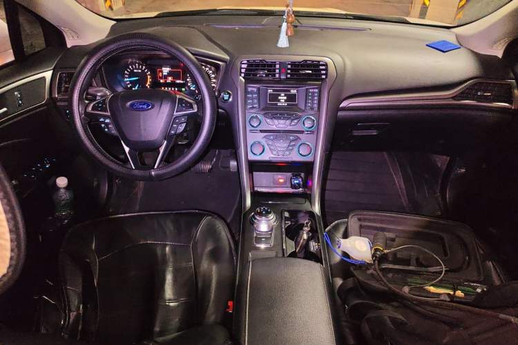 Used Ford Mondeo 2017 EcoBoost 200 Stylish Model Center Console