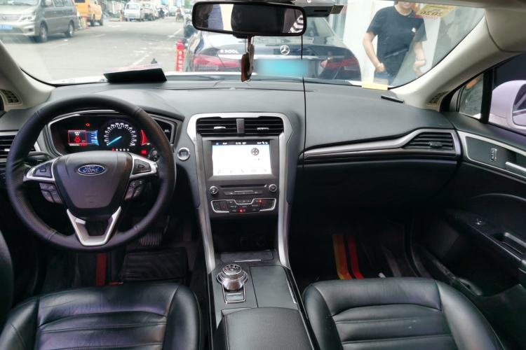 Used Ford Mondeo 2017 EcoBoost 200 Luxury Model Center Console