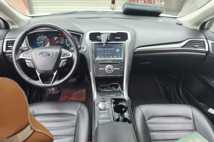 Used Ford Mondeo 2017 EcoBoost 200 Stylish Model Center Console