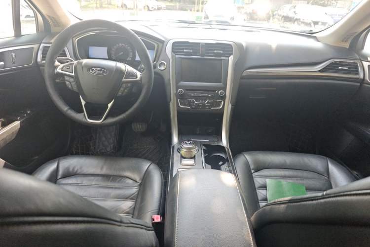Used Ford Mondeo 2017 EcoBoost 180 Luxury Model Center Console