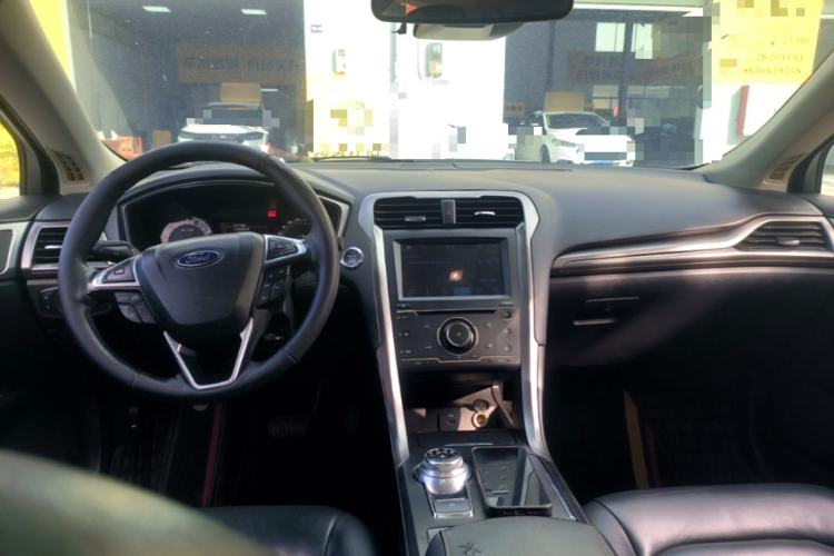 Used Ford Mondeo 2017 EcoBoost 180 Stylish Model Center Console