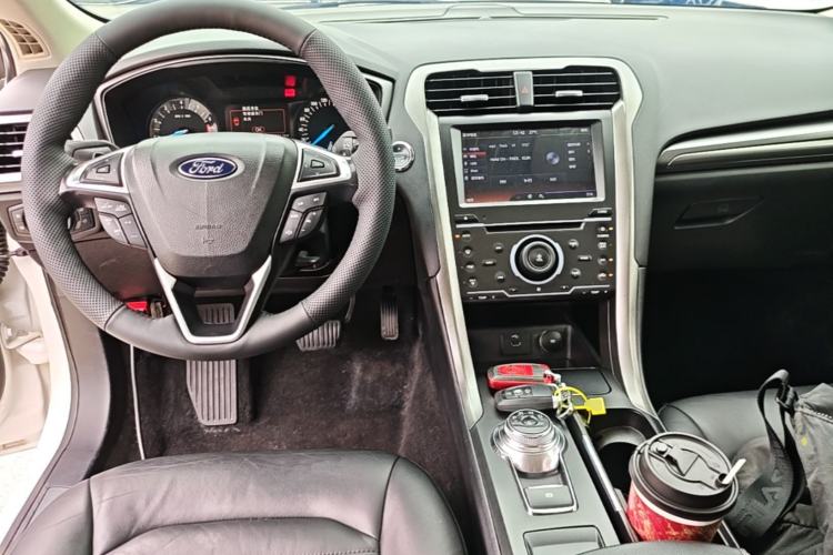 Used Ford Mondeo 2017 EcoBoost 180 Stylish Model Center Console