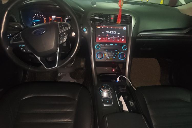Used Ford Mondeo 2017 EcoBoost 180 Stylish Model Center Console