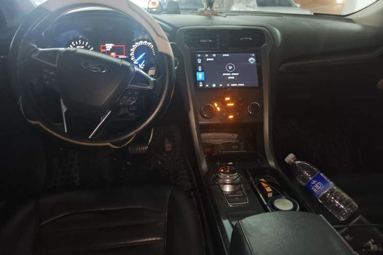 Used Ford Mondeo 2017 Facelifted EcoBoost 180 Fashion Edition Center Console
