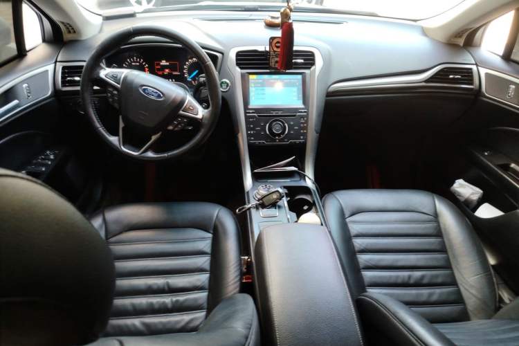 Used Ford Mondeo 2017 EcoBoost 200 Stylish Model Center Console