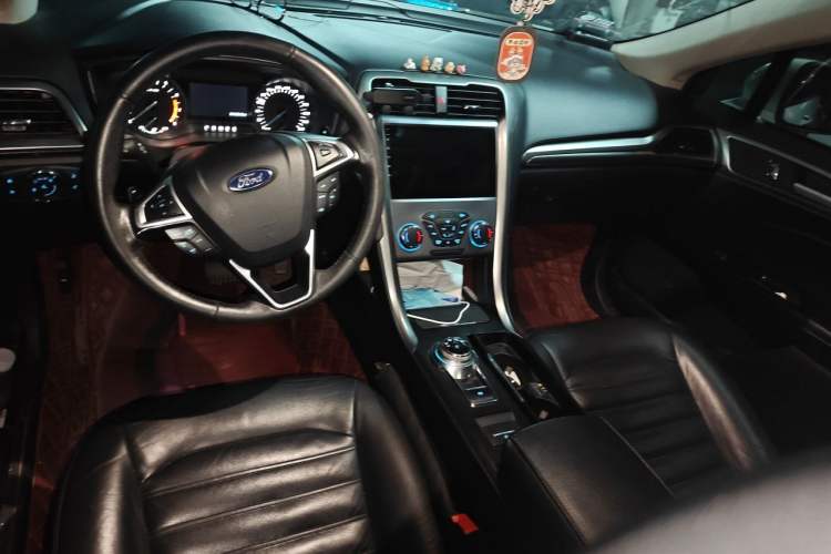 Used Ford Mondeo 2017 EcoBoost 180 Stylish Model Center Console