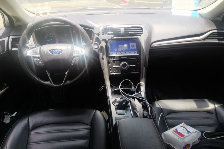 Used Ford Mondeo 2017 EcoBoost 180 Stylish Model Center Console