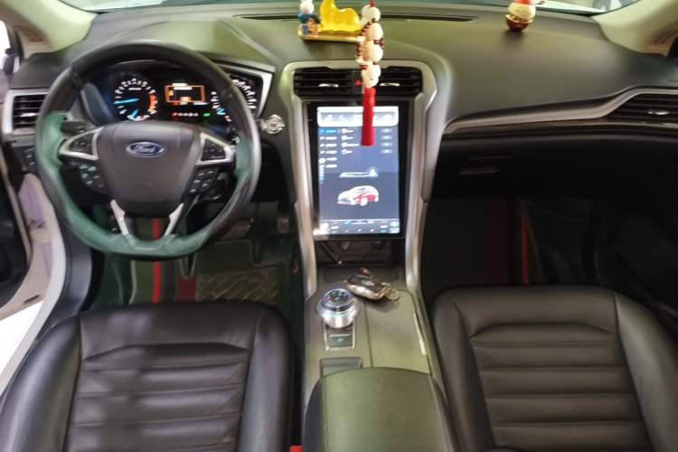 Used Ford Mondeo 2017 EcoBoost 180 Stylish Model Center Console