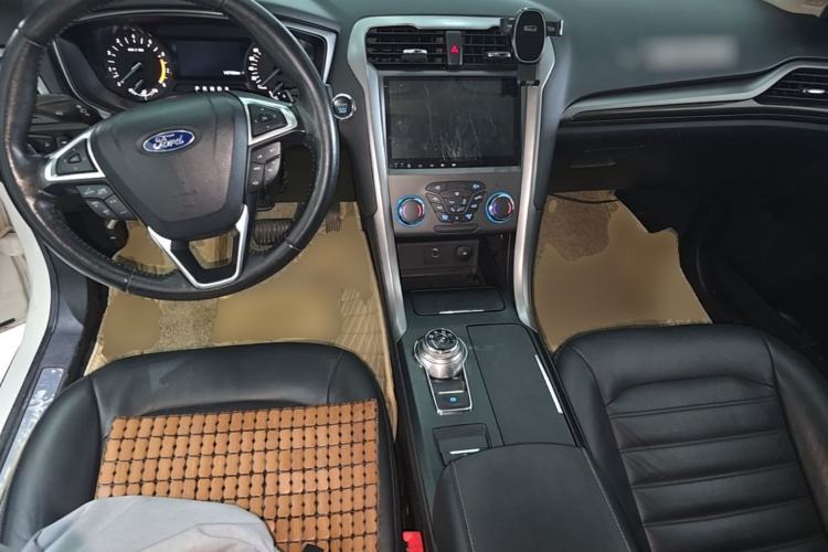 Used Ford Mondeo 2017 EcoBoost 180 Stylish Model Center Console