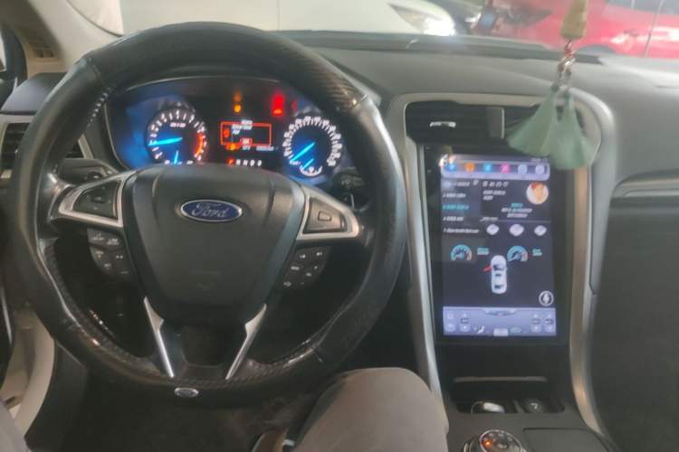 Used Ford Mondeo 2017 EcoBoost 200 Stylish Model Center Console
