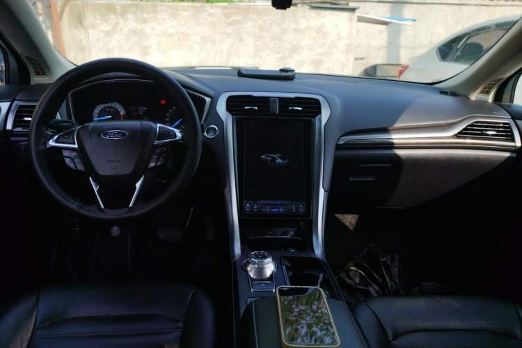 Used Ford Mondeo 2017 Facelifted EcoBoost 180 Fashion Edition Center Console