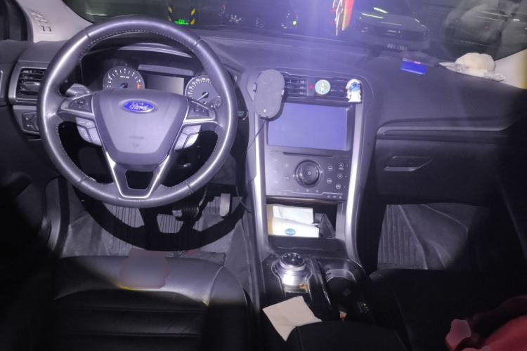 Used Ford Mondeo 2017 EcoBoost 180 Stylish Model Center Console